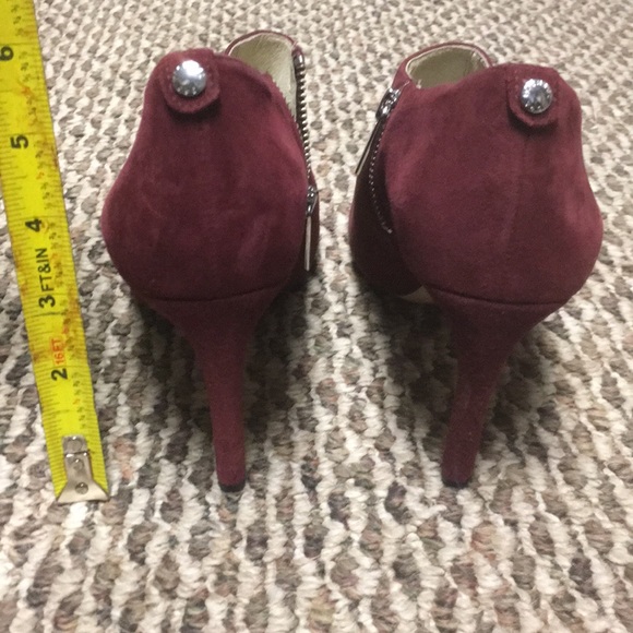 Michael Kors Enclosed Suede Heels ( Velvet ) - Picture 3 of 8